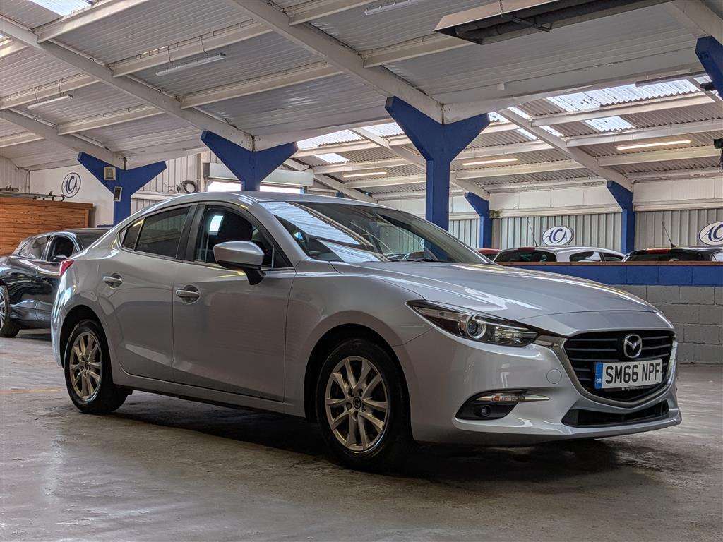 <p>2017 MAZDA 3 SE-L NAV</p>
