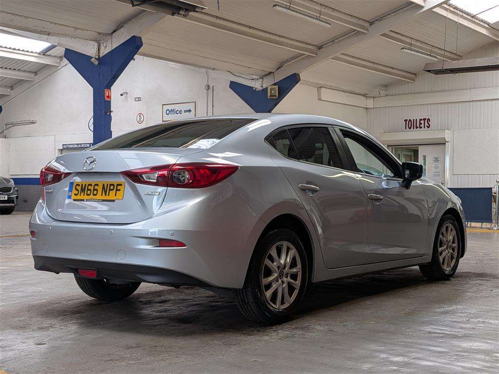 <p>2017 MAZDA 3 SE-L NAV</p>