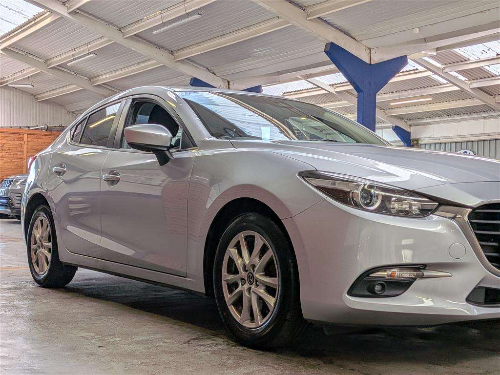 <p>2017 MAZDA 3 SE-L NAV</p>
