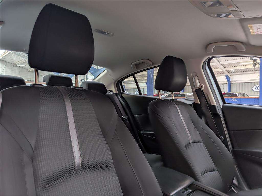 <p>2017 MAZDA 3 SE-L NAV</p>