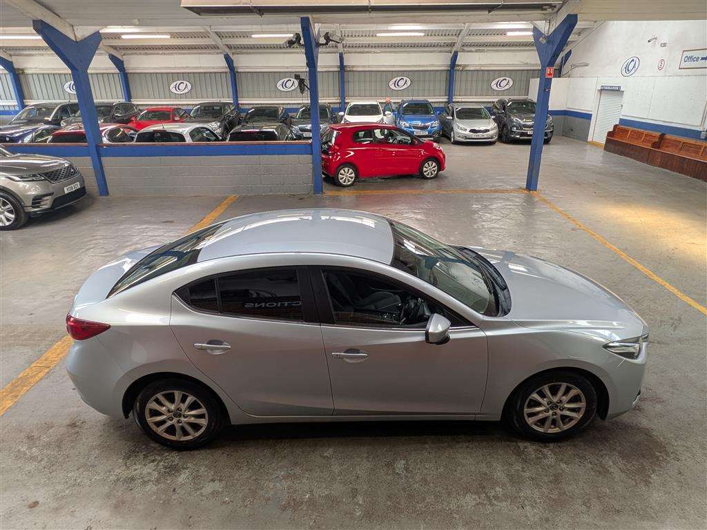 <p>2017 MAZDA 3 SE-L NAV</p>