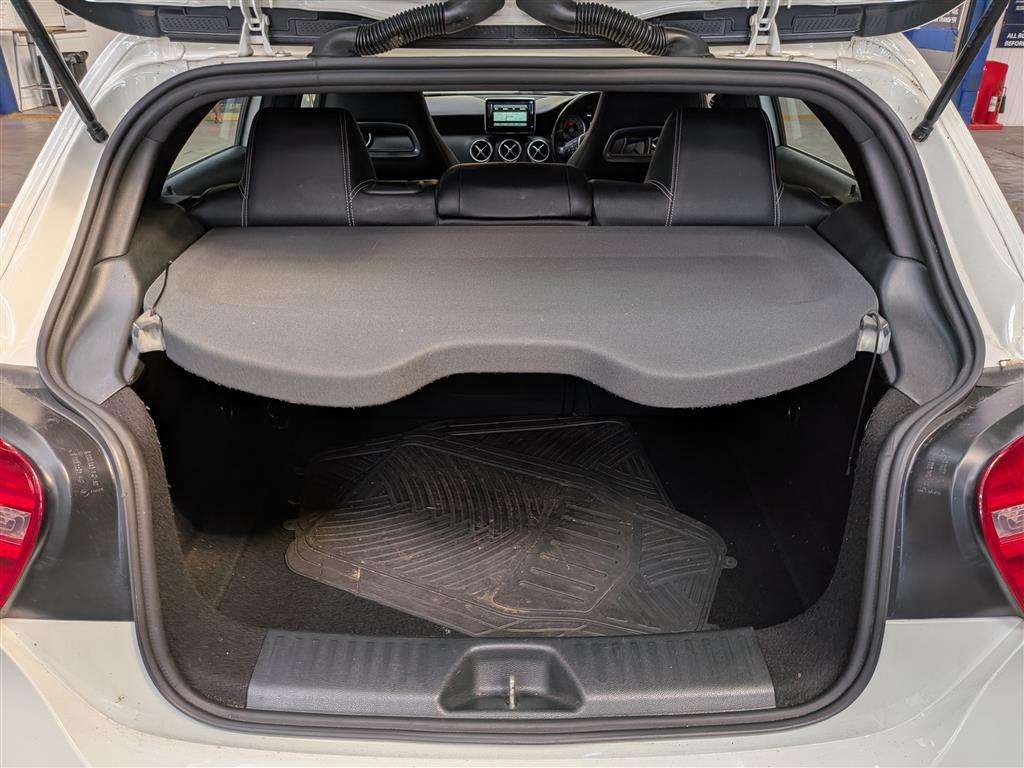 <p>2015 MERCEDES-BENZ A180 BLUEEFFICIENCY SPORT</p>