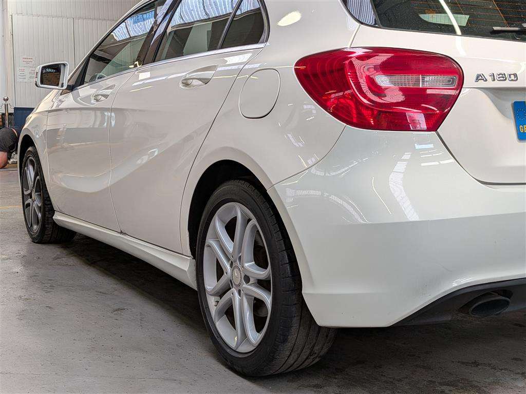 <p>2015 MERCEDES-BENZ A180 BLUEEFFICIENCY SPORT</p>