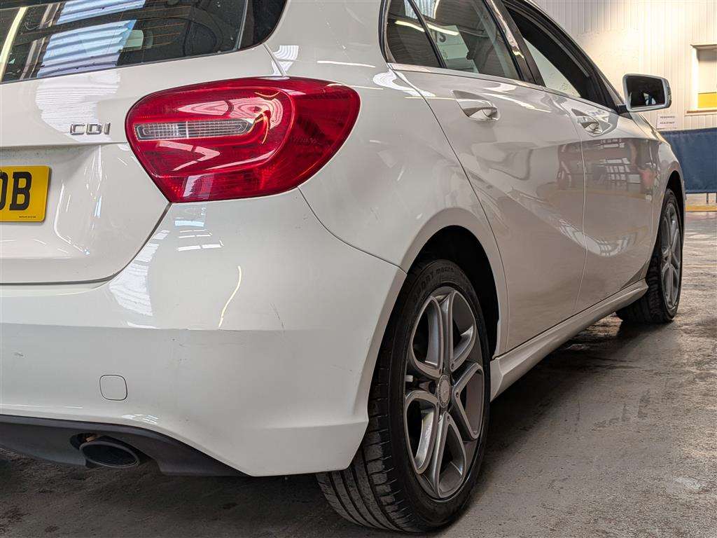 <p>2015 MERCEDES-BENZ A180 BLUEEFFICIENCY SPORT</p>
