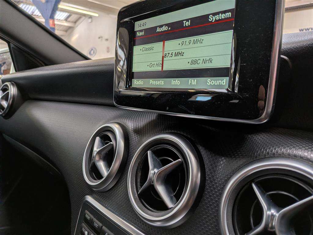 <p>2015 MERCEDES-BENZ A180 BLUEEFFICIENCY SPORT</p>