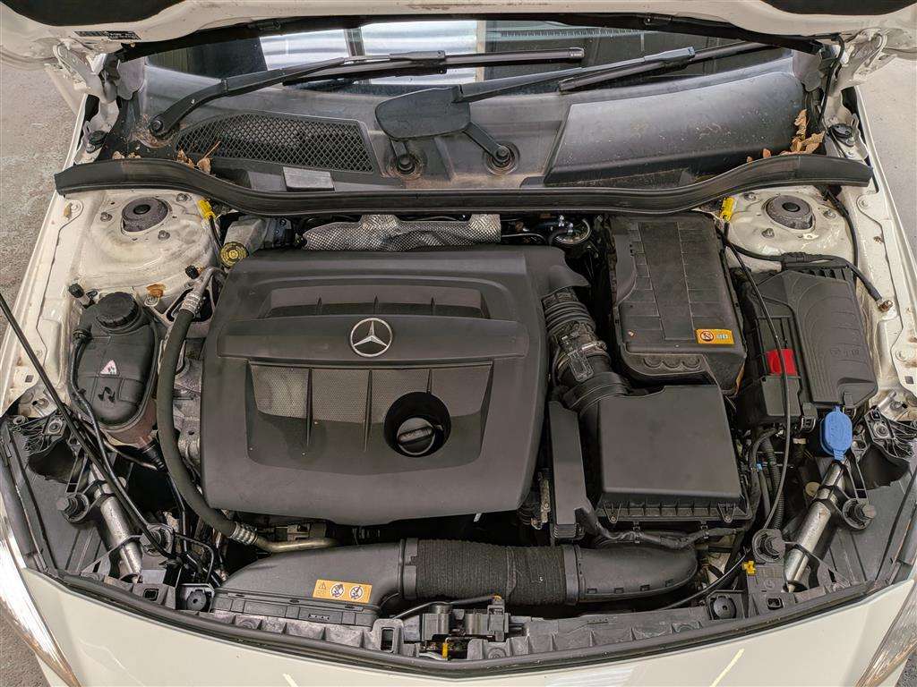 <p>2015 MERCEDES-BENZ A180 BLUEEFFICIENCY SPORT</p>