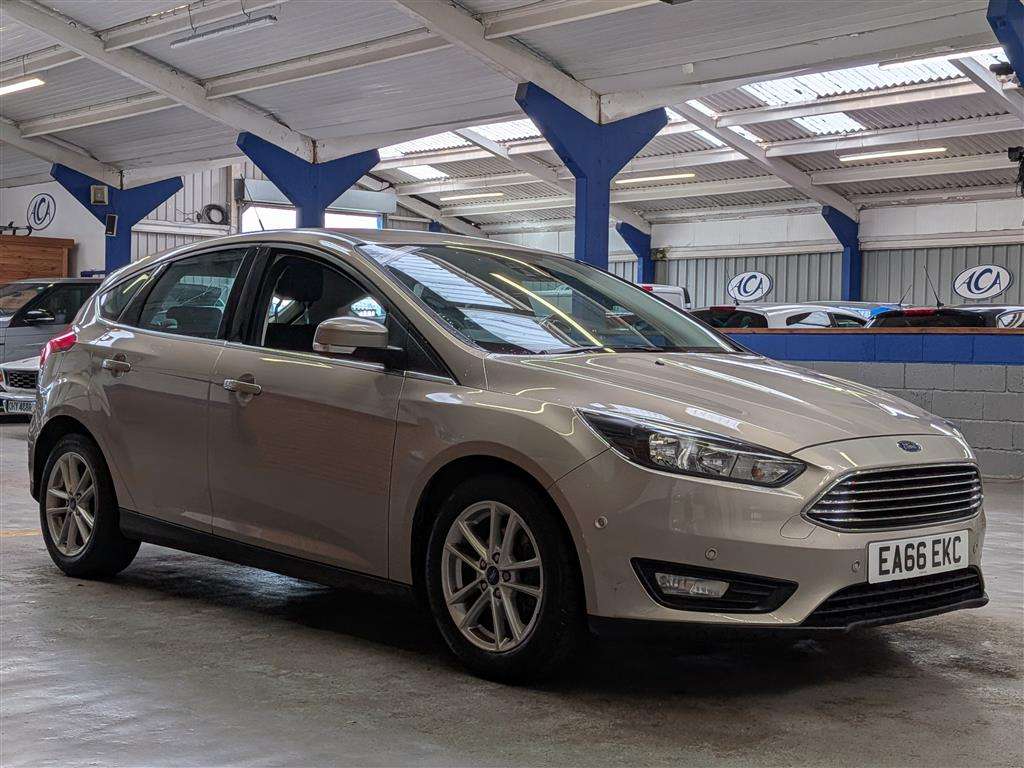 <p>2016 FORD FOCUS ZETEC</p>