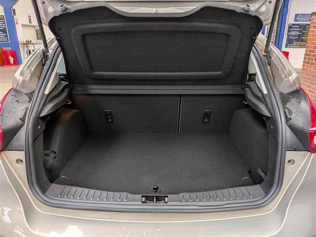<p>2016 FORD FOCUS ZETEC</p>