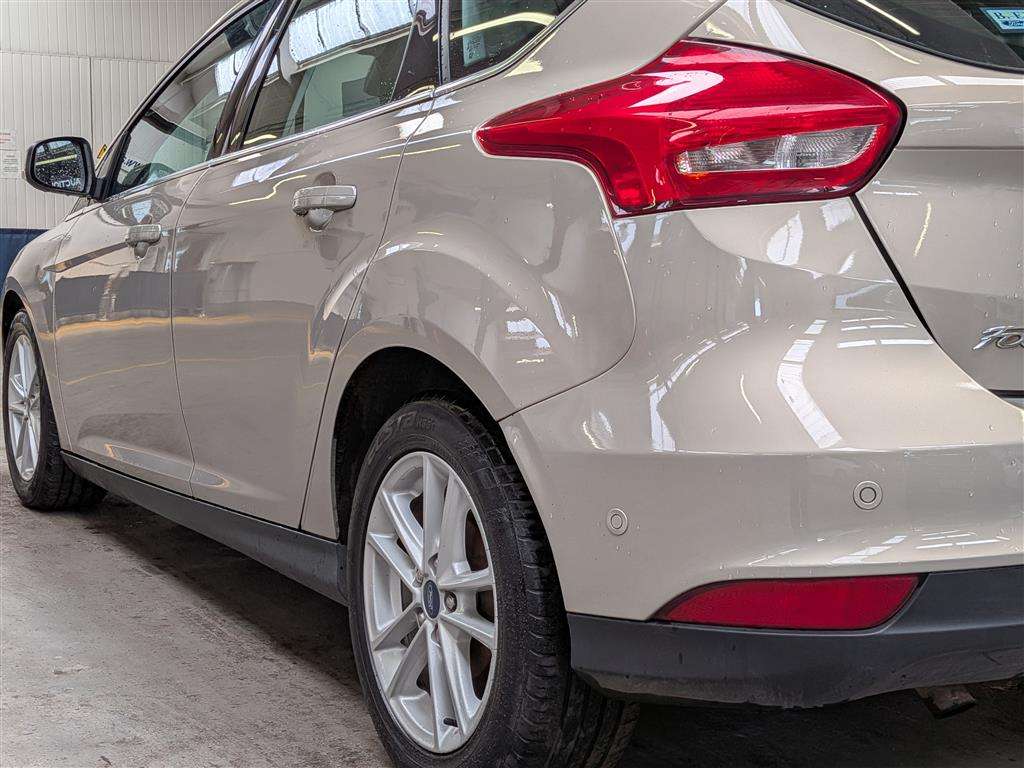 <p>2016 FORD FOCUS ZETEC</p>