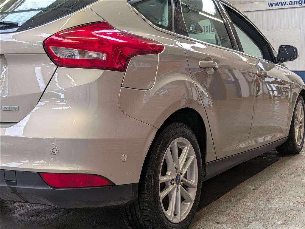 <p>2016 FORD FOCUS ZETEC</p>