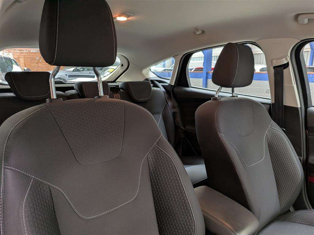 <p>2016 FORD FOCUS ZETEC</p>