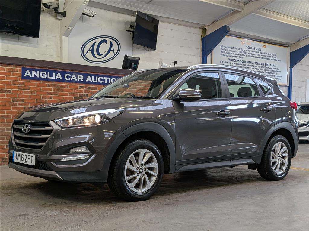 <p>2016 HYUNDAI TUCSON SE NAV B-DRIVE 2WD</p>