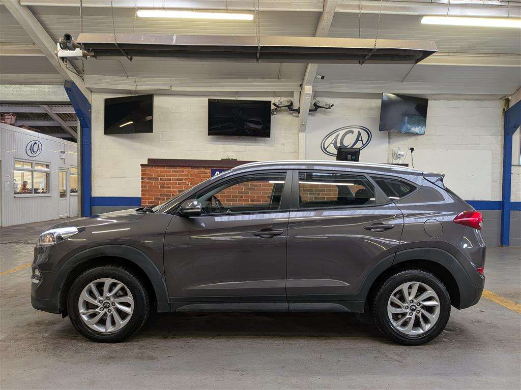 <p>2016 HYUNDAI TUCSON SE NAV B-DRIVE 2WD</p>