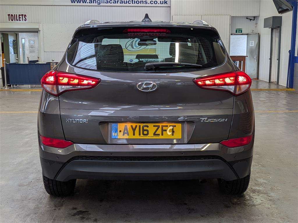 <p>2016 HYUNDAI TUCSON SE NAV B-DRIVE 2WD</p>