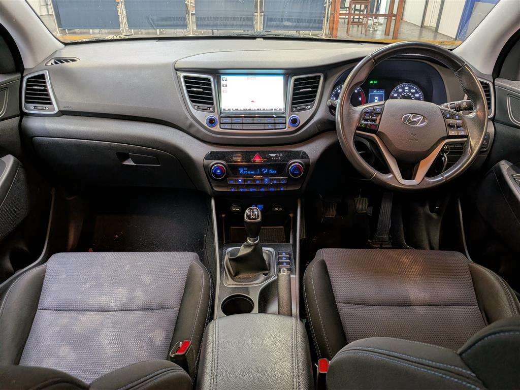 <p>2016 HYUNDAI TUCSON SE NAV B-DRIVE 2WD</p>