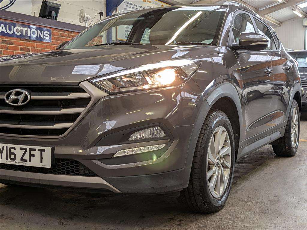 <p>2016 HYUNDAI TUCSON SE NAV B-DRIVE 2WD</p>