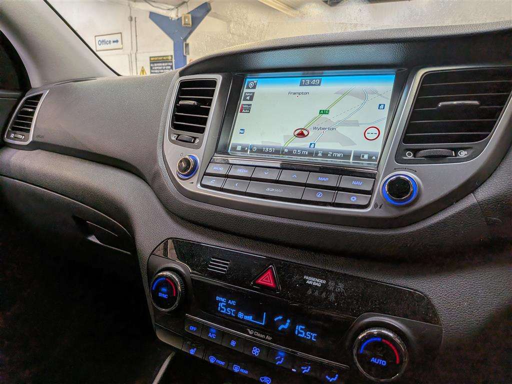 <p>2016 HYUNDAI TUCSON SE NAV B-DRIVE 2WD</p>