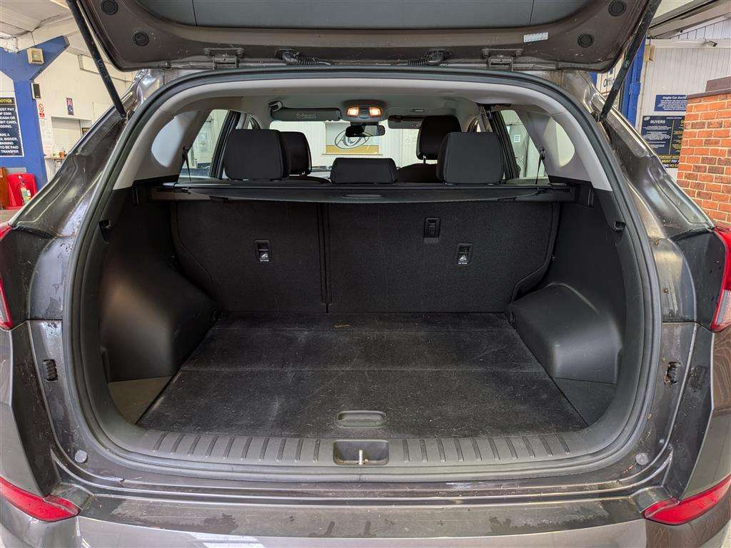 <p>2016 HYUNDAI TUCSON SE NAV B-DRIVE 2WD</p>
