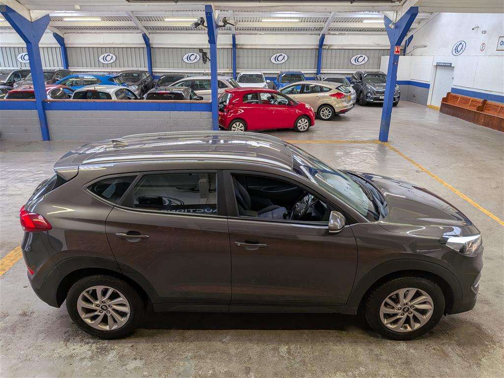<p>2016 HYUNDAI TUCSON SE NAV B-DRIVE 2WD</p>