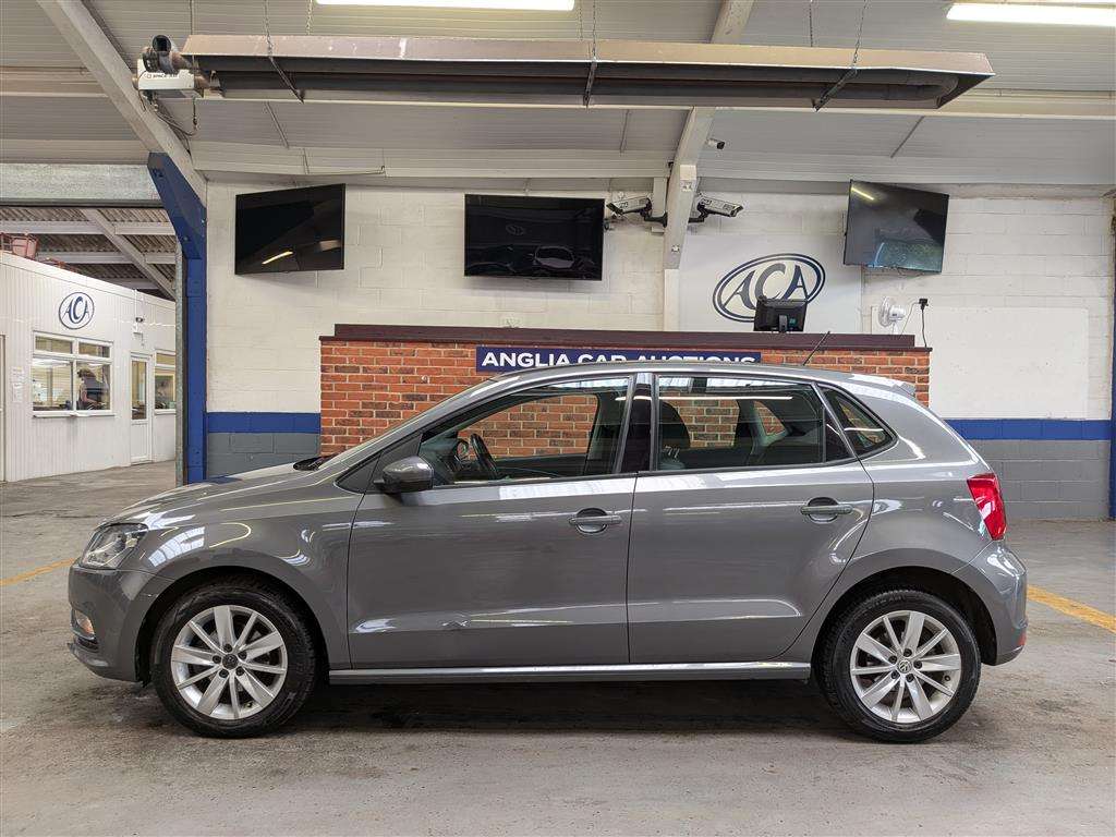 <p>2015 VOLKSWAGEN POLO SE TSI</p>