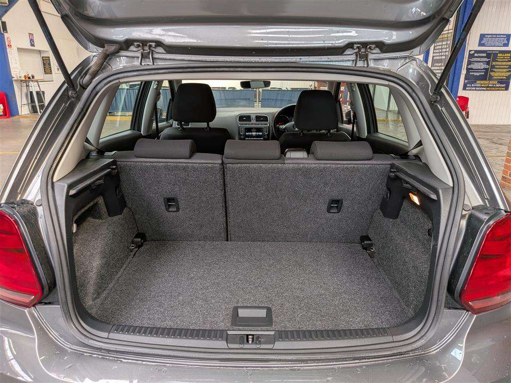 <p>2015 VOLKSWAGEN POLO SE TSI</p>