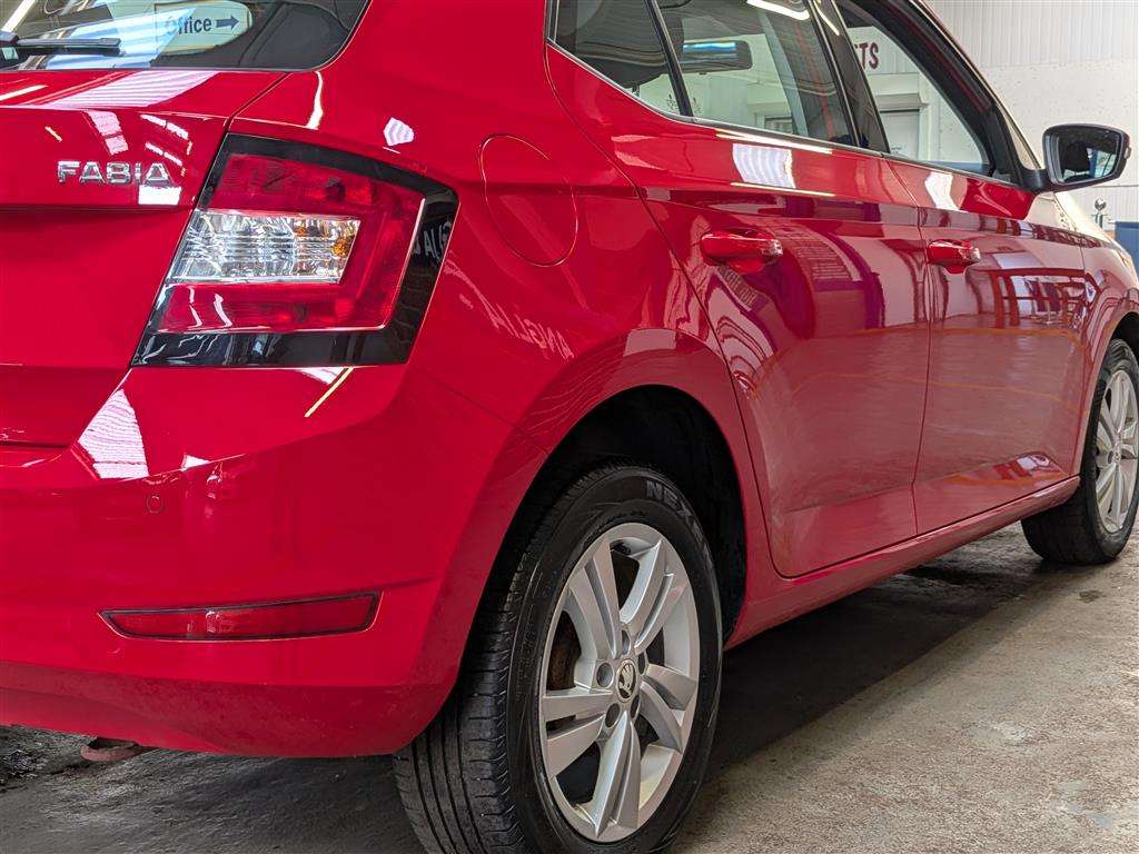 <p>2019 SKODA FABIA SE MPI</p>
