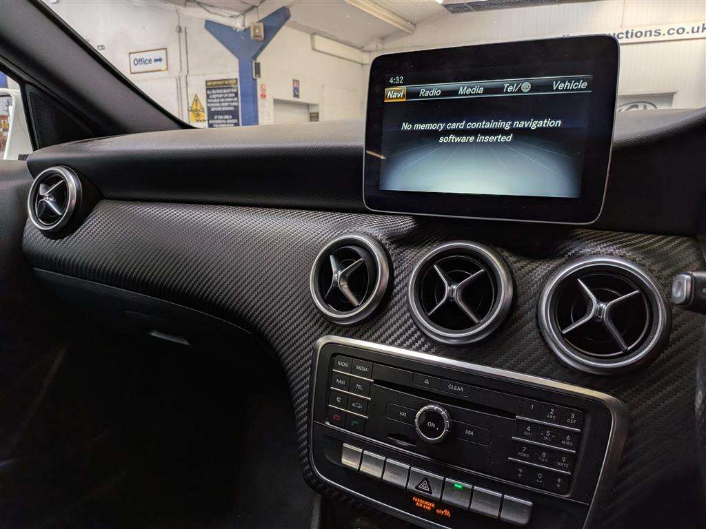 <p>2018 MERCEDES-BENZ A 160 AMG LINE</p>