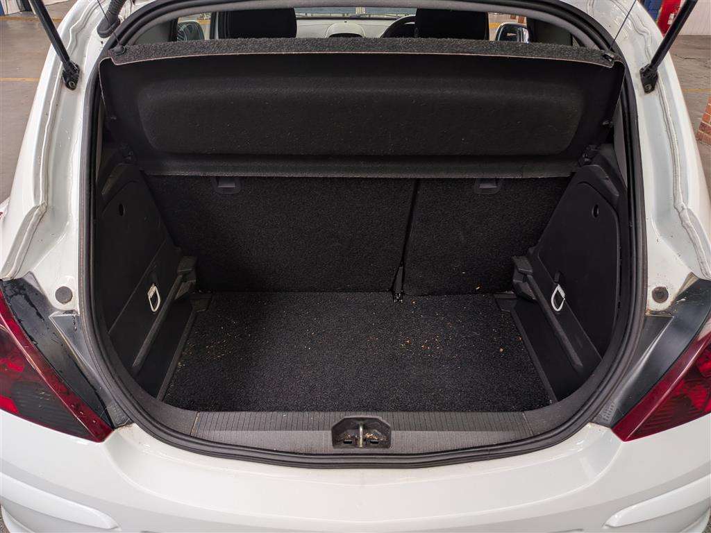 <p>2012 VAUXHALL CORSA SXI</p>