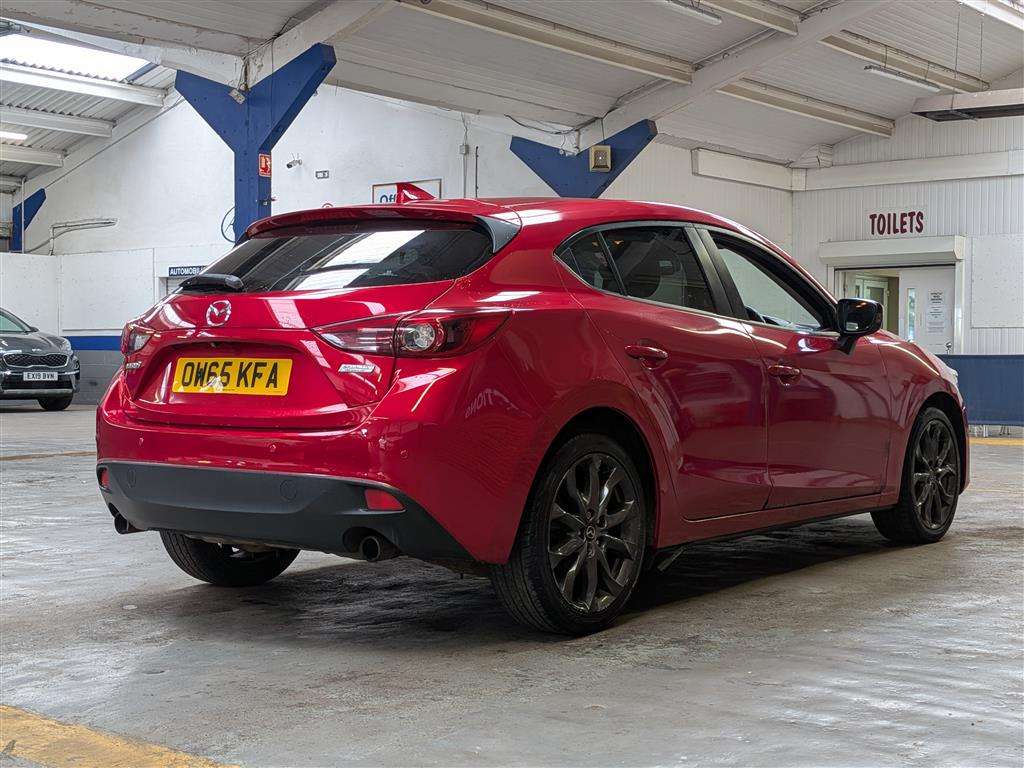 <p>2015 MAZDA 3 SPORT NAV</p>