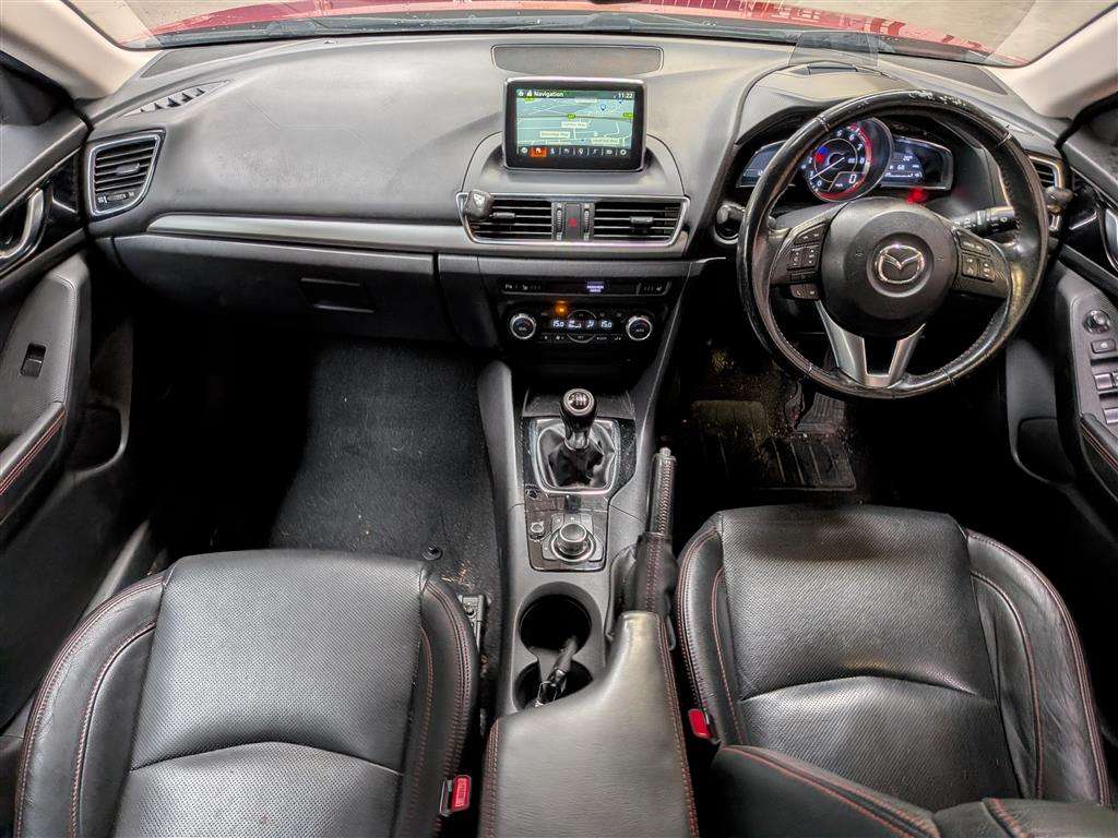 <p>2015 MAZDA 3 SPORT NAV</p>