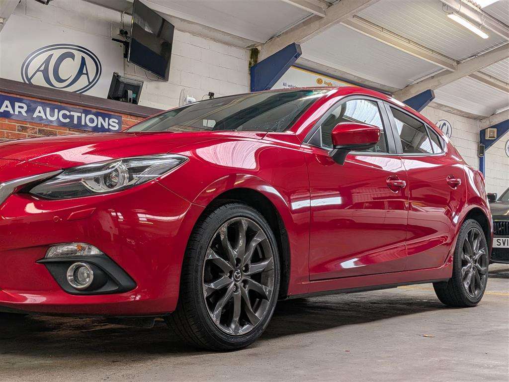 <p>2015 MAZDA 3 SPORT NAV</p>