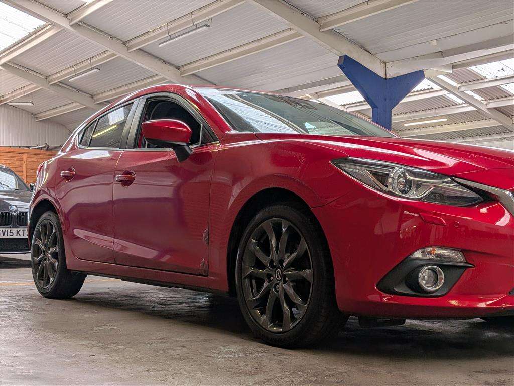 <p>2015 MAZDA 3 SPORT NAV</p>
