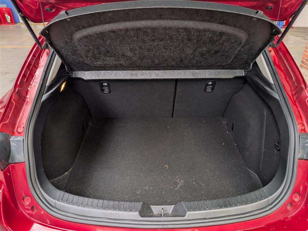 <p>2015 MAZDA 3 SPORT NAV</p>