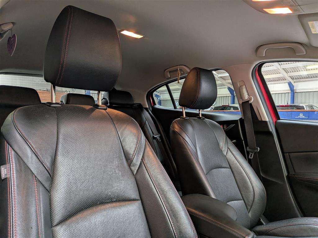 <p>2015 MAZDA 3 SPORT NAV</p>