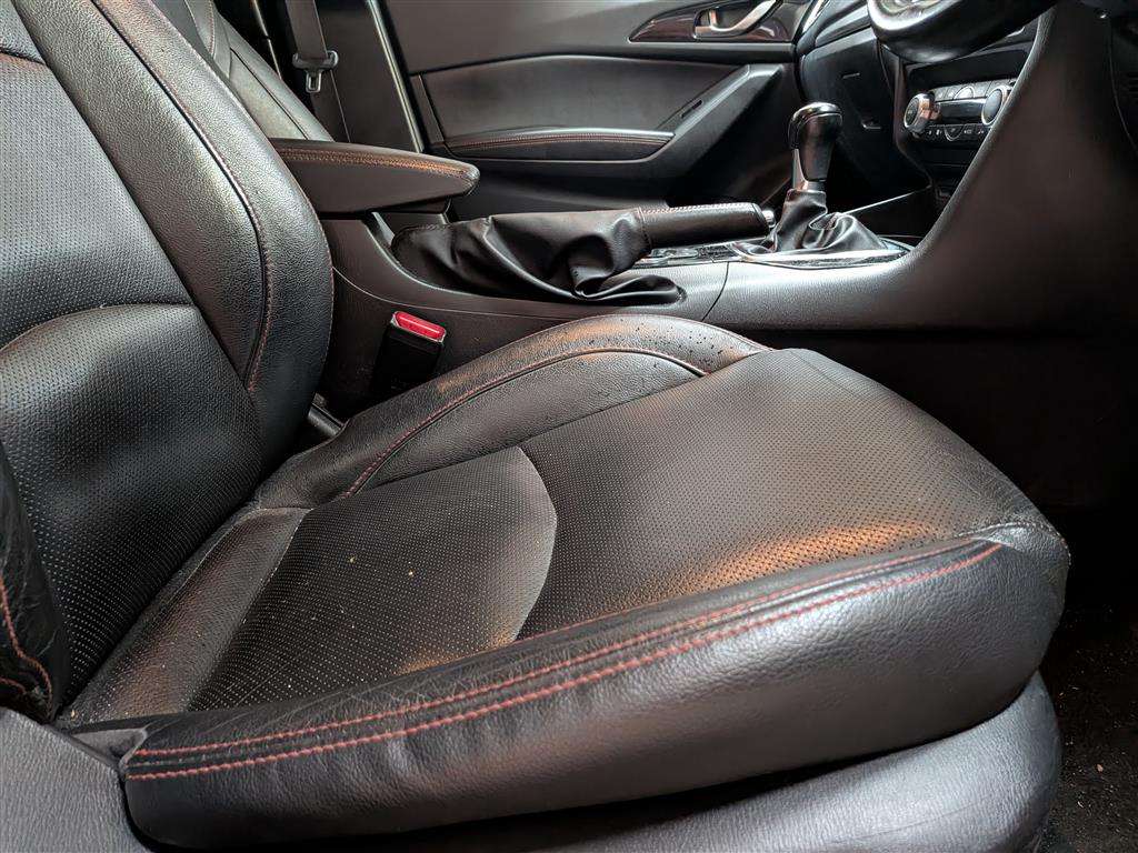 <p>2015 MAZDA 3 SPORT NAV</p>