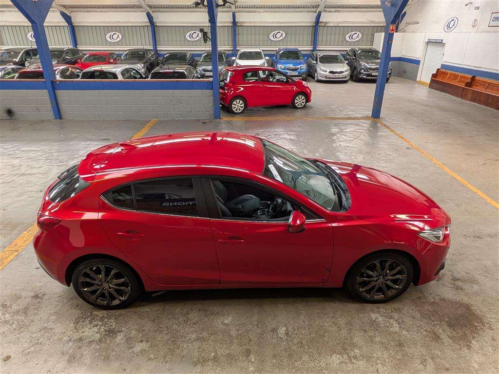 <p>2015 MAZDA 3 SPORT NAV</p>