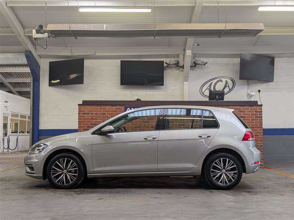 <p>2018 VOLKSWAGEN GOLF SE NAVIGATION TDI BM</p>