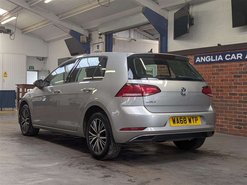 <p>2018 VOLKSWAGEN GOLF SE NAVIGATION TDI BM</p>
