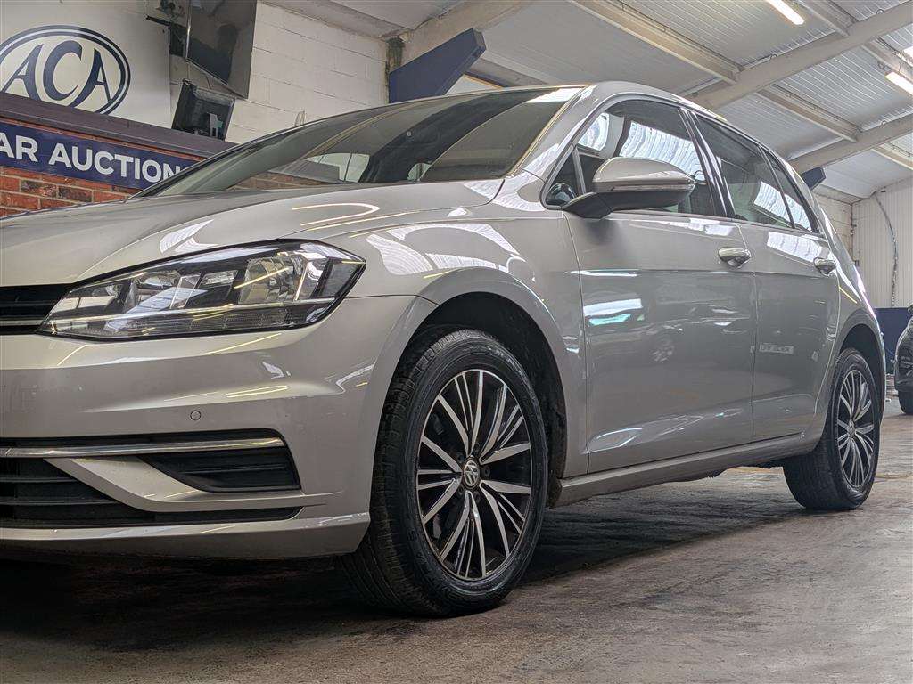 <p>2018 VOLKSWAGEN GOLF SE NAVIGATION TDI BM</p>