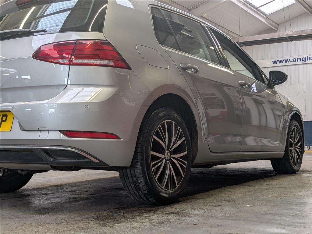 <p>2018 VOLKSWAGEN GOLF SE NAVIGATION TDI BM</p>