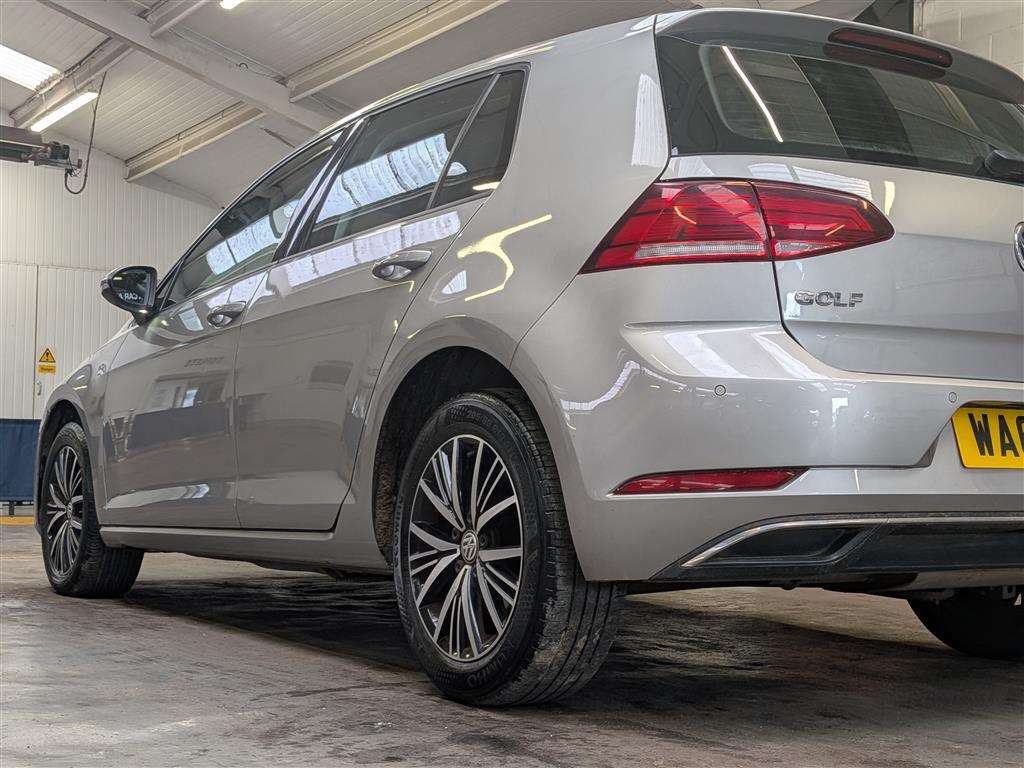 <p>2018 VOLKSWAGEN GOLF SE NAVIGATION TDI BM</p>