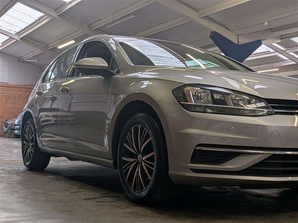<p>2018 VOLKSWAGEN GOLF SE NAVIGATION TDI BM</p>