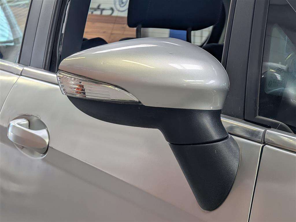 <p>2012 FORD B-MAX ZETEC AUTO</p>