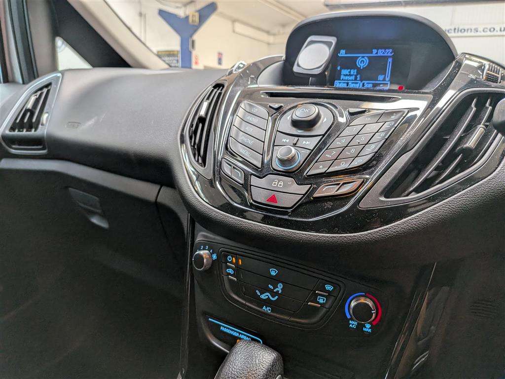 <p>2012 FORD B-MAX ZETEC AUTO</p>