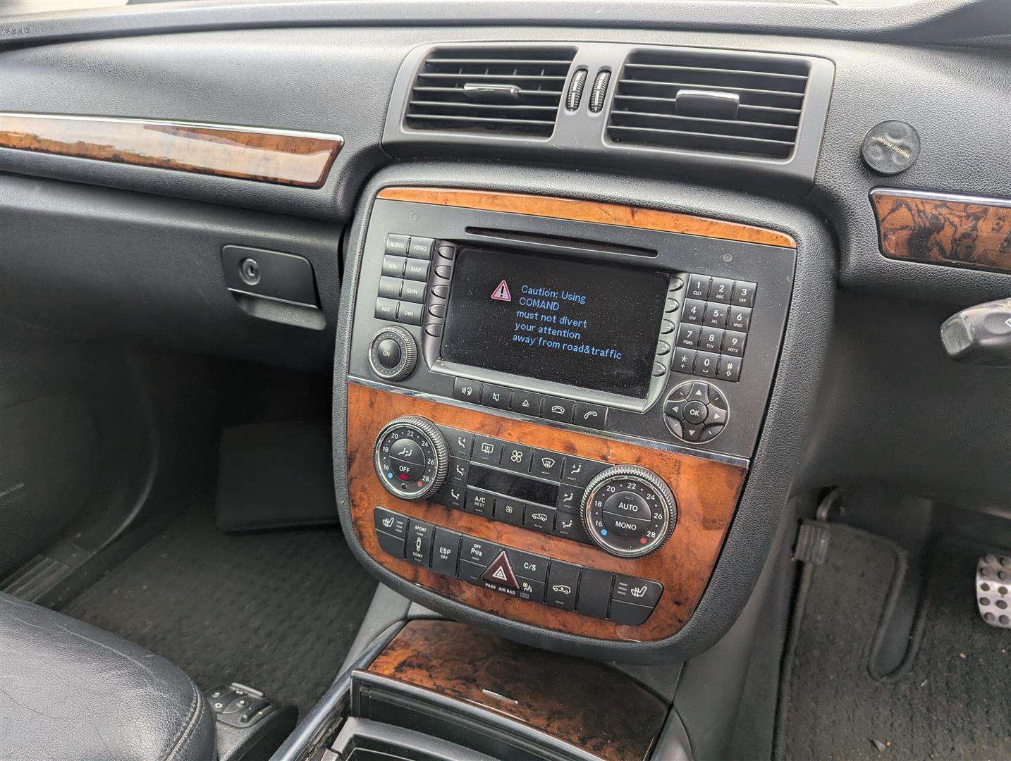 <p>2006 MERCEDES R500 SE A</p>