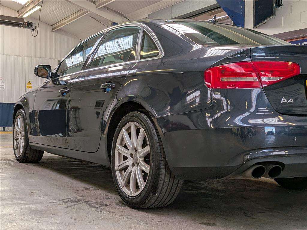 <p>2015 AUDI A4 TECHNIK TDI QUATTRO</p>