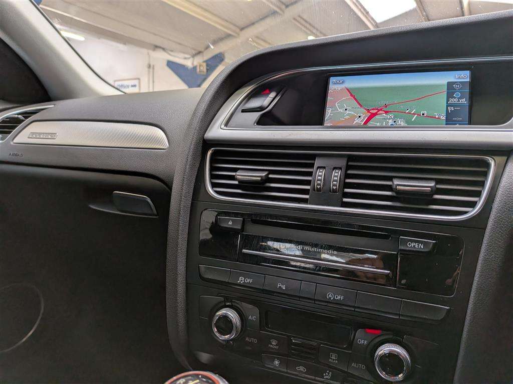 <p>2015 AUDI A4 TECHNIK TDI QUATTRO</p>