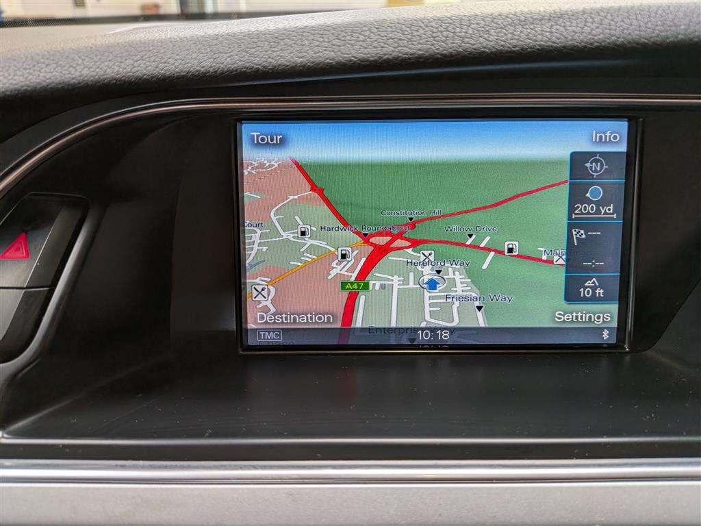 <p>2015 AUDI A4 TECHNIK TDI QUATTRO</p>