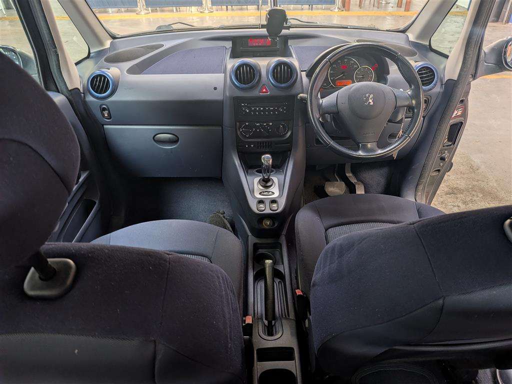 <p>2006 PEUGEOT 1007 DOLCE SEMI-AUTO</p>