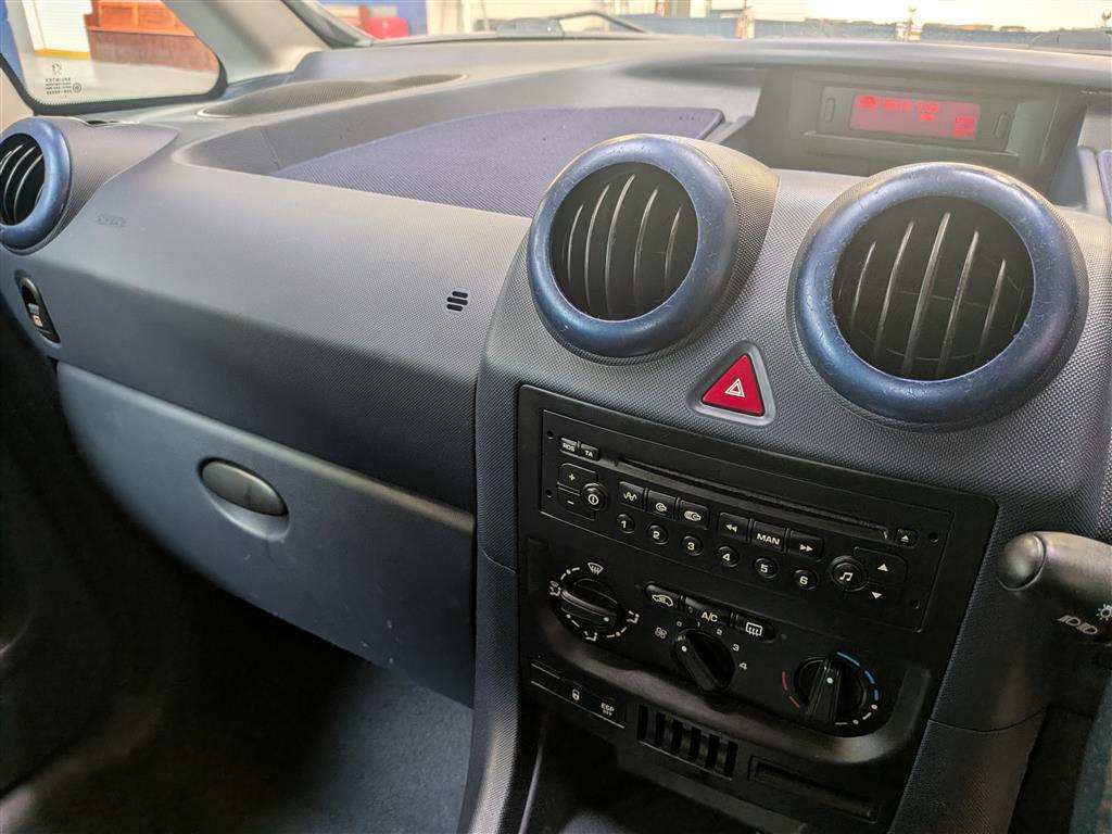 <p>2006 PEUGEOT 1007 DOLCE SEMI-AUTO</p>